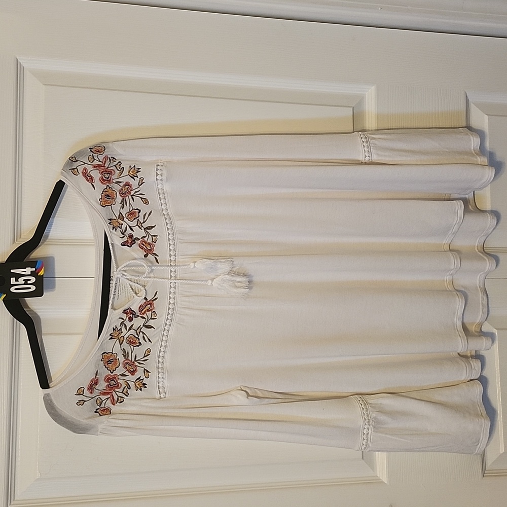 #54 Embroidered White Women's Top